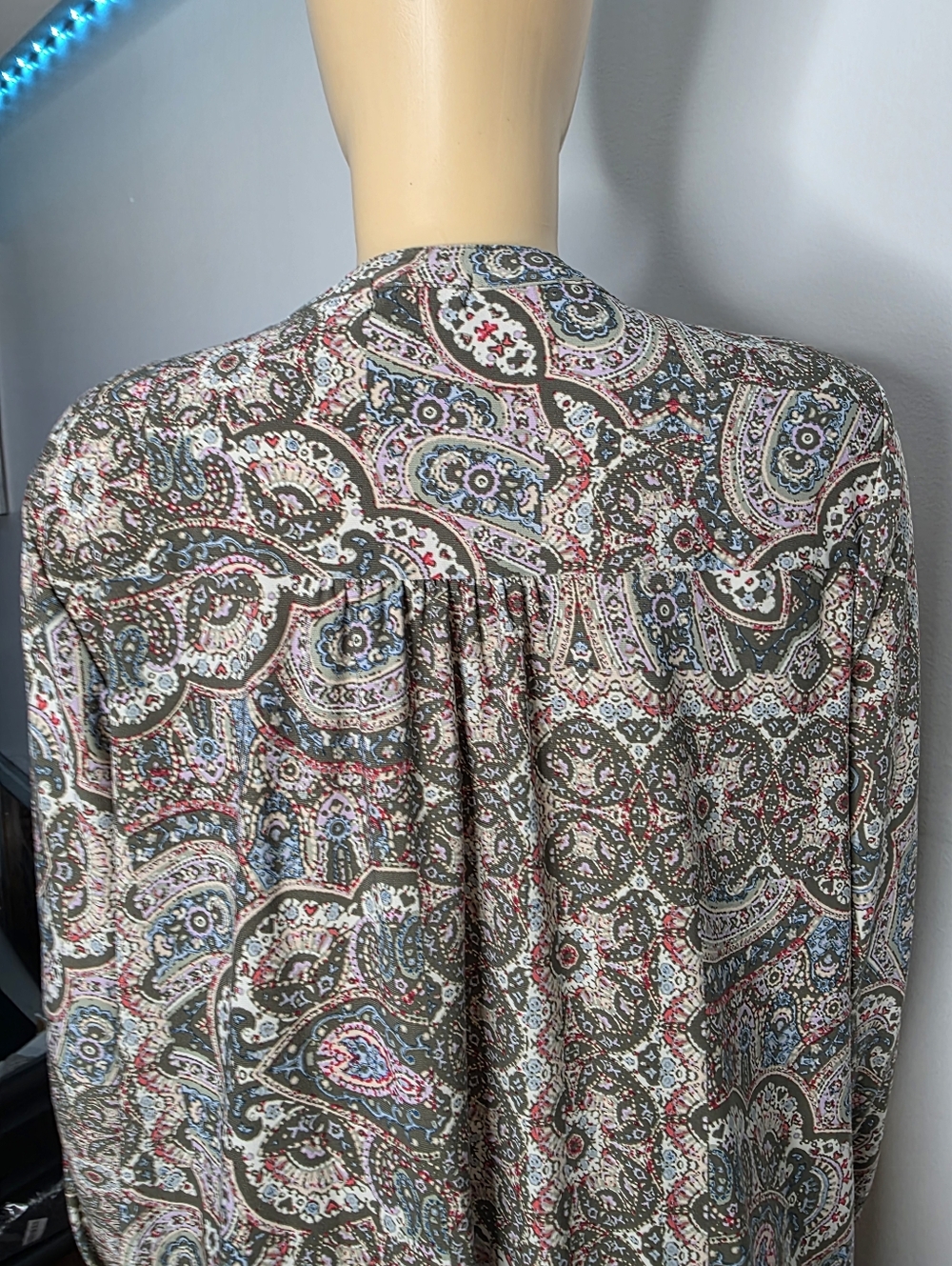 Westport Women's  Floral Knit Top in Light Green with Pink Accents Size US/2X - Picture 5 of 11